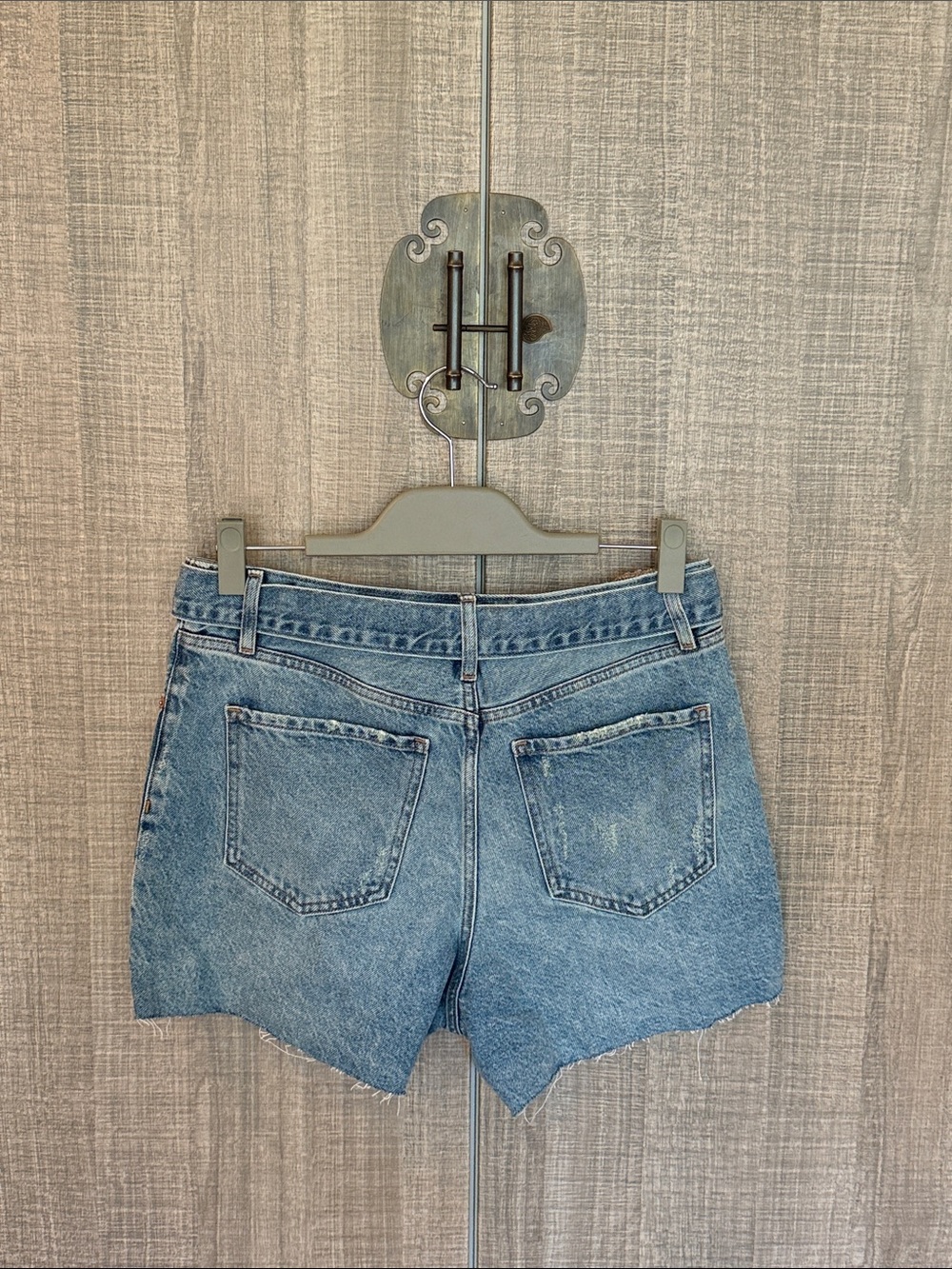 Express 4” Inseam‎ Mid Rise Denim Shorts - Picture 4 of 12